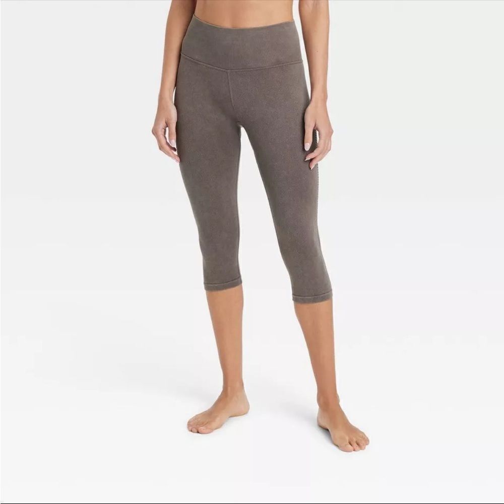 NWT- Joy Lab-high rise seamless cropped legging- brown- Size Small